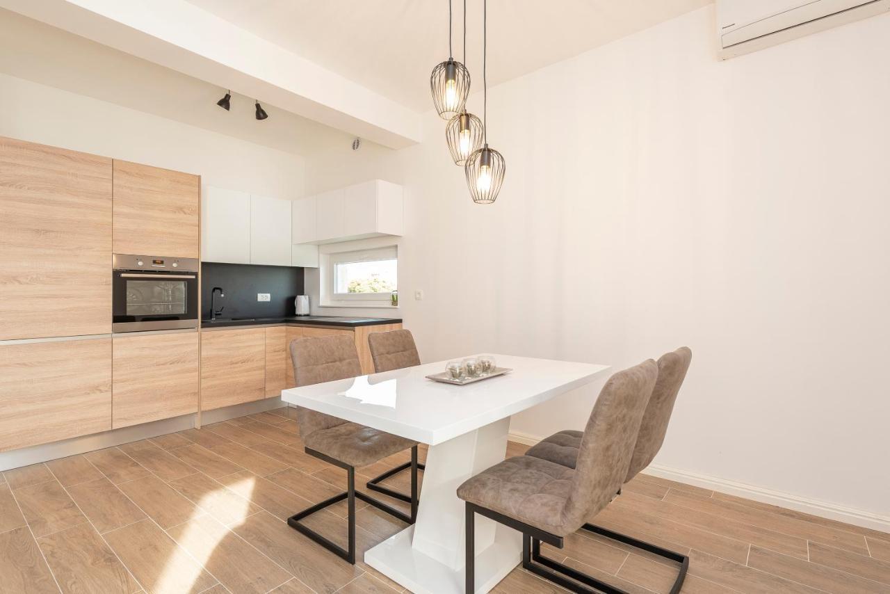 Villa Eni Apartments 2 Mandre Dış mekan fotoğraf