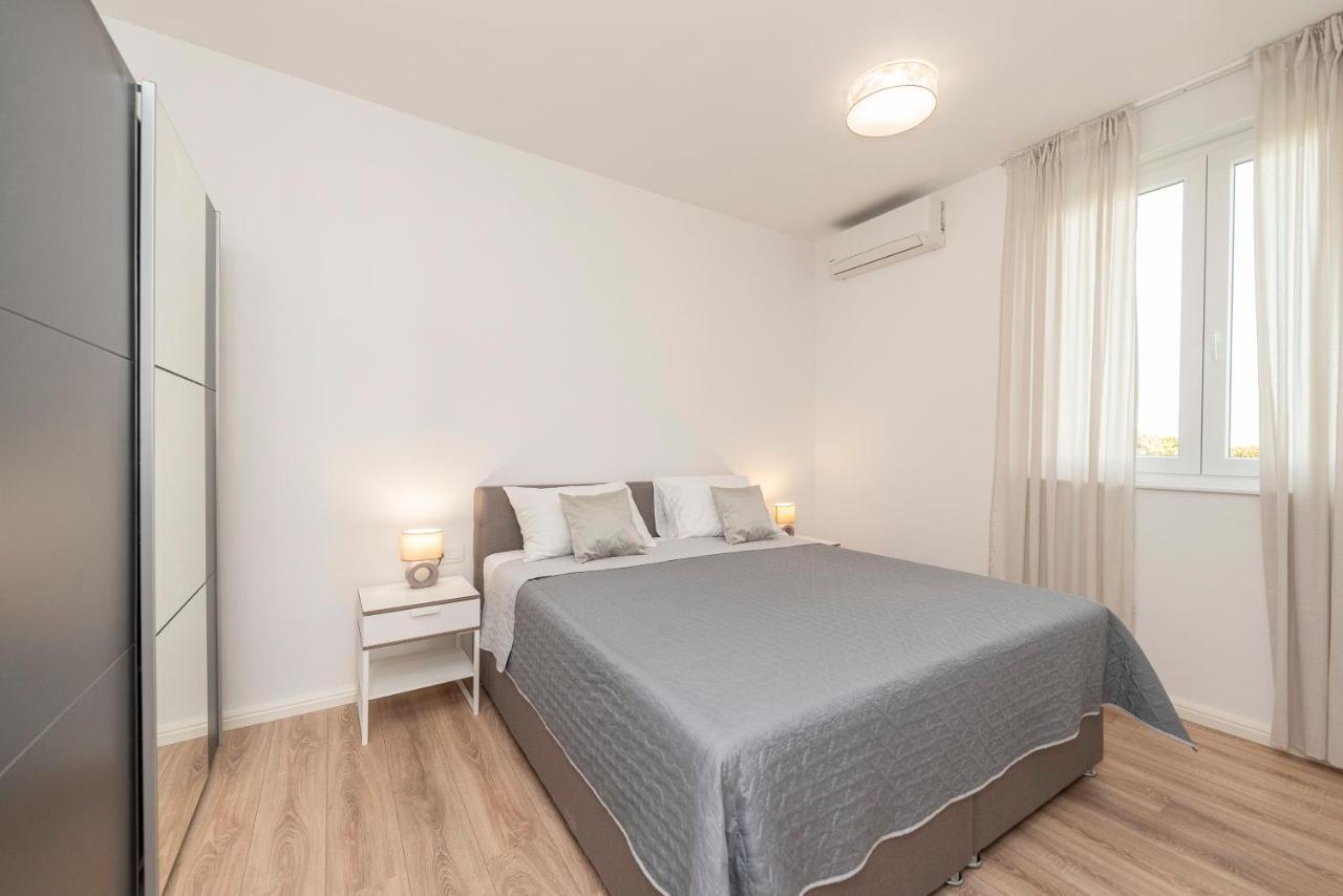 Villa Eni Apartments 2 Mandre Dış mekan fotoğraf